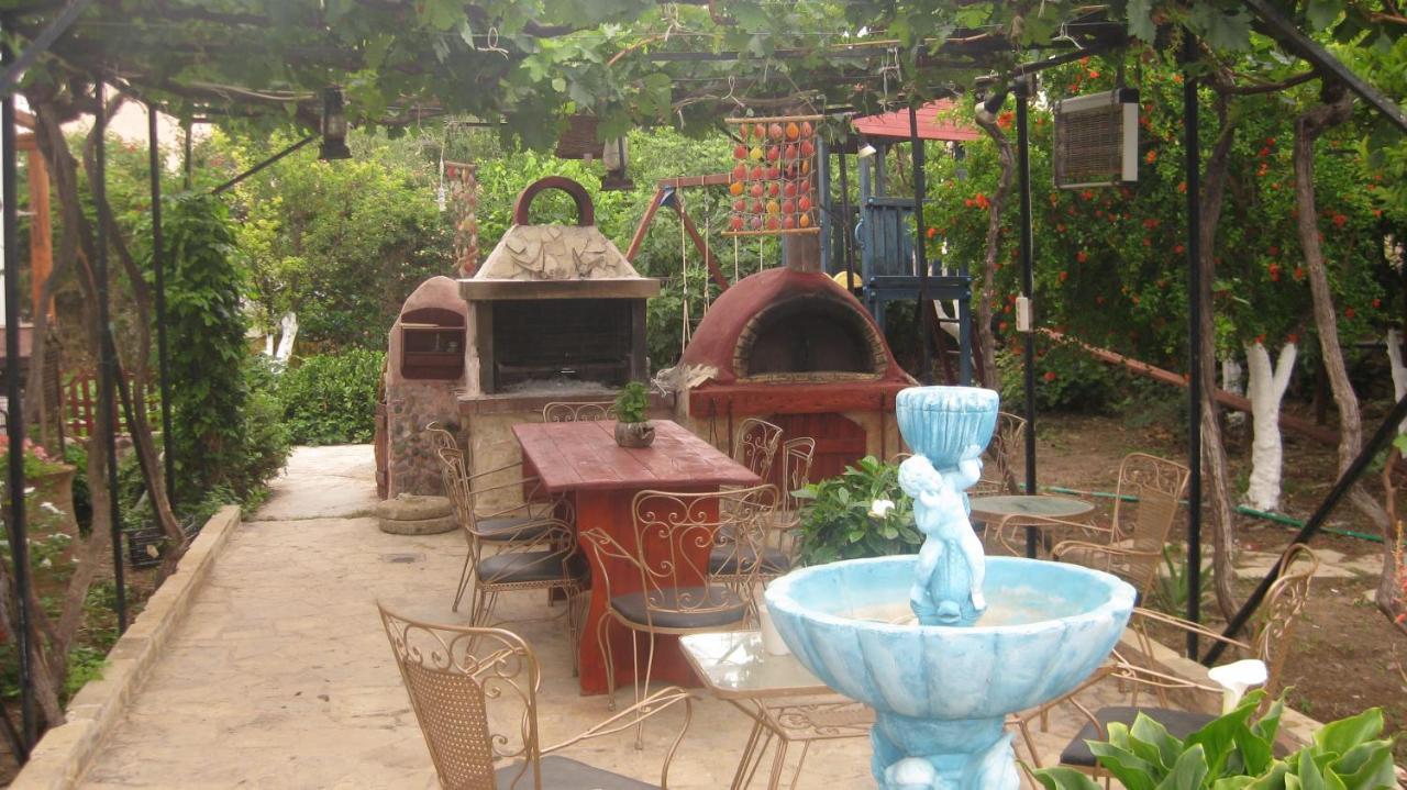 Theodora Aparthotel Makrýgialos Esterno foto