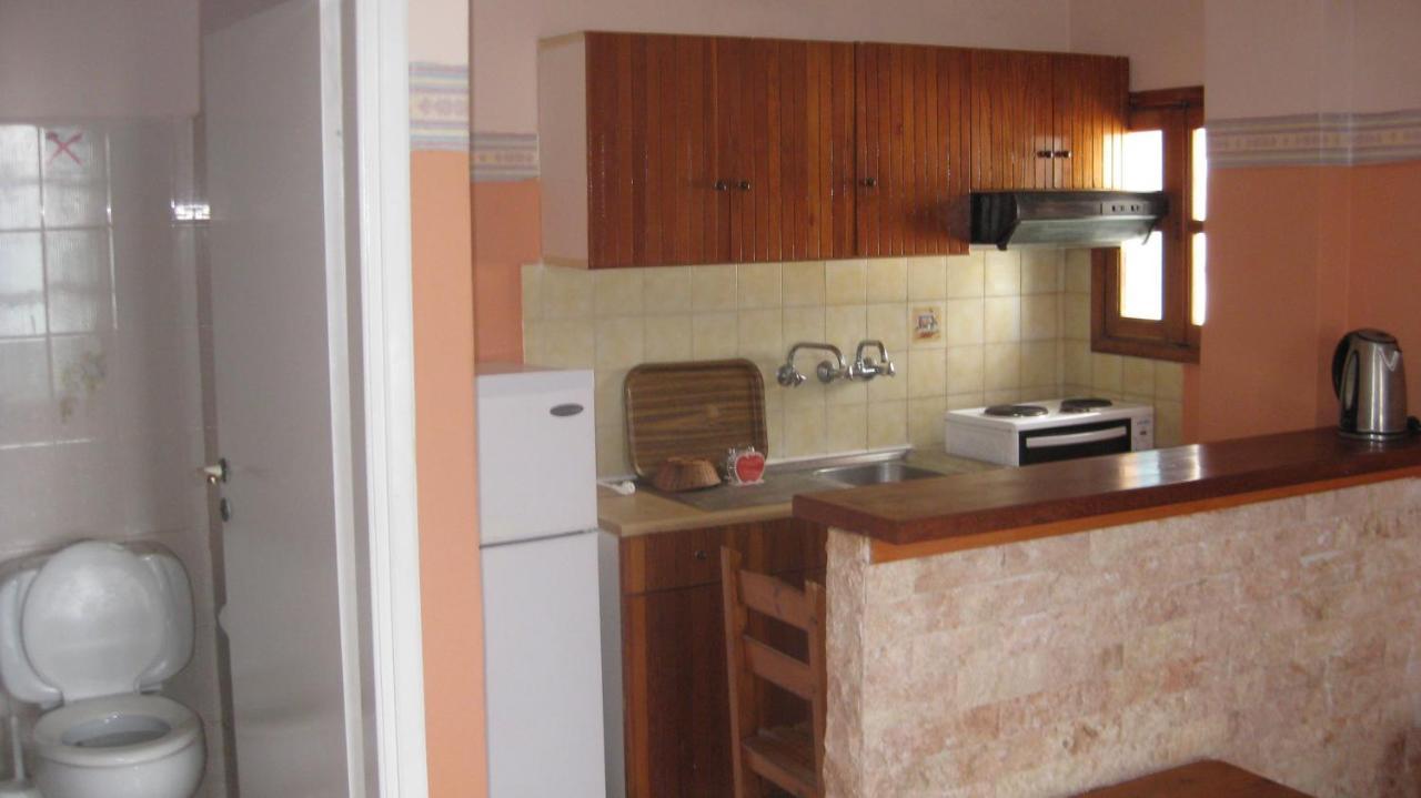 Theodora Aparthotel Makrýgialos Esterno foto