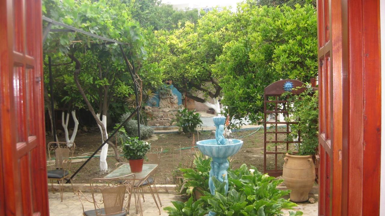Theodora Aparthotel Makrýgialos Esterno foto