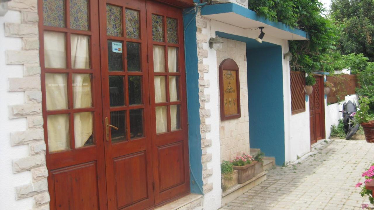 Theodora Aparthotel Makrýgialos Esterno foto